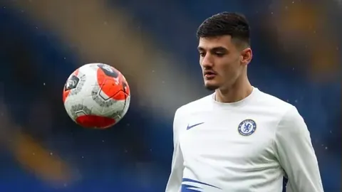 拜仁慕尼黑新赛季首战德甲2-1险胜奥格斯堡，凯恩梅开二度，拜仁喜迎开门红！