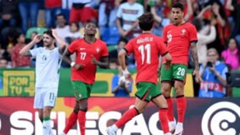 中超第5轮青岛队1-0险胜重庆两江竞技，博拉尼奥斯进球被吹刘健读秒绝杀